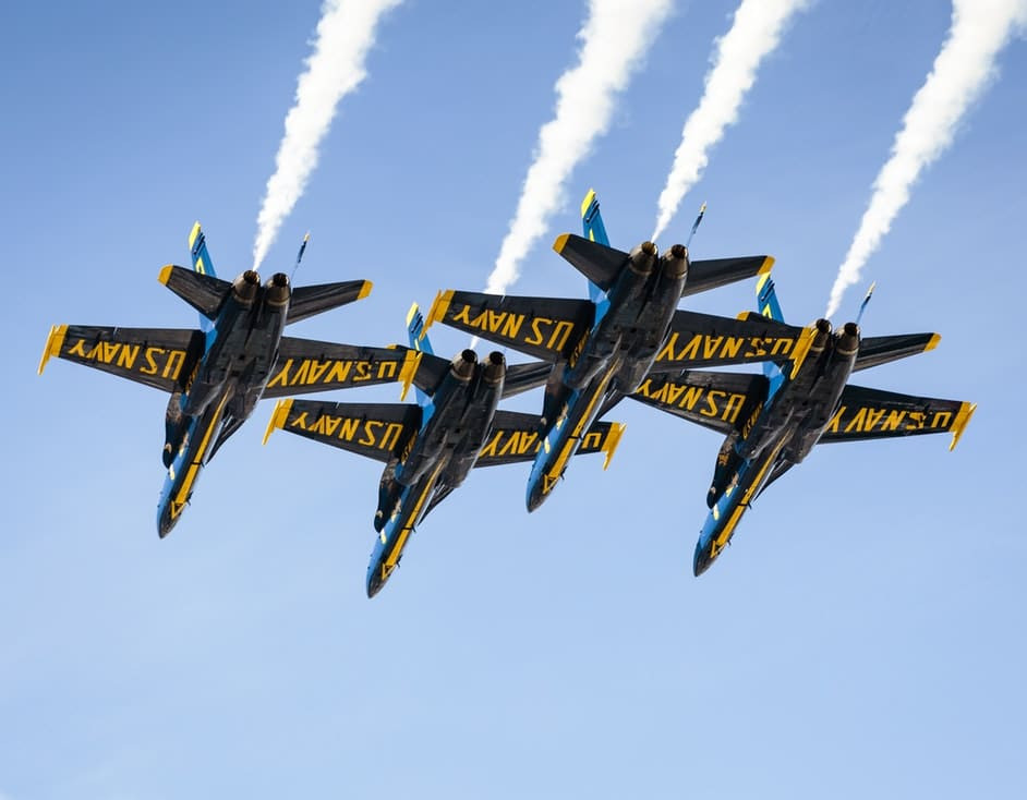 the blue angels flying in formation